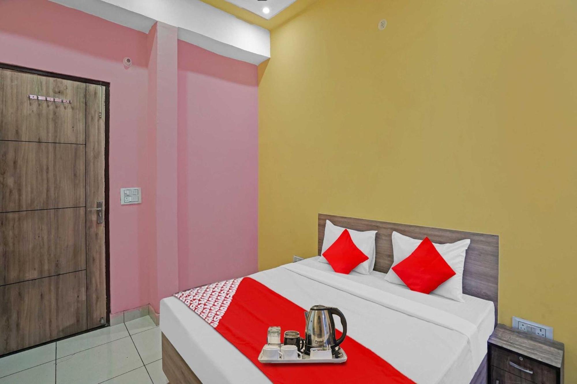 Hotel O Dahleez Noida Exterior foto